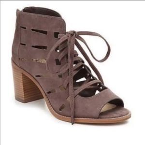 Vince Camuto Tressa Sandals Shoes Leather Heeled Lace Up Taupe Sz 8.5